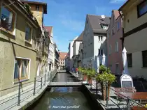 Nebenstra�e mit Bach inmitten der Altstadt von Memmingen (August 2010)