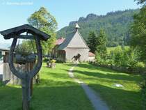 Blick vom Gasthof zur Kapelle St. Anna und dem ehem. Forsthaus in Rohrmoos (Oberallg�u - August 2010)