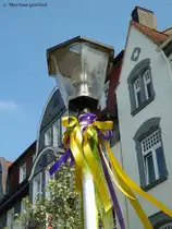 Essen-Kettwig - �sterlich geschm�ckte Laterne in der Altstadt (April 2012)