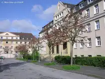 Gladbeck-Mitte am Jovyplatz (benannt nach Gladbeck's erstem B�rgermeister bei der Stadtwerdung in 1919) mit Verwaltungsbauten: geradeaus das Polizeiamt und rechts das [inzwischen ehemalige] Finanzamt (NRW - Mai 2005) 