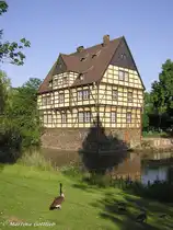 Das heutige Museumsgeb�ude ist das nach alten Unterlagen in den 1920er Jahren wieder errichtete Herrenhaus (Gladbeck / NRW - Mai 2005)