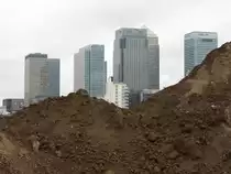 Thames Path, London: Die Skyline und der Sandberg. 9.4.2012