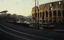 Roma / Rom im Februar 1989: Der Konstantins-Bogen (links) und ein Teil des Kolosseums (rechts) vom Rand des Mons Caelius, des Celio, gesehen. 