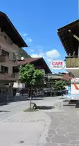 Mayrhofen im Zillertal mit einigen Bars und Cafes am 17.5.2012.
