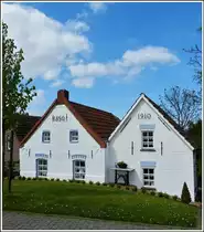 . Greetsiel (Krummh�rn) - Malerische Fischerh�user Am Alten Deich. 06.05.2012 (Jeanny)