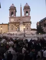 Roma / Roma: Scalinata della Trinit� dei Monti ( Spanische Treppe ) / (die Kirche) Trinit� dei Monti im Februar 2002. - Die sogenannte Spanische Treppe ist eine der grossen Touristenattraktionen in Rom, ist aber auch ein Treffpunkt vieler Jugendlicher der Stadt.