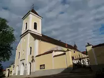 Kapuzinerkirche in Ried i.I. welche 1644 eingeweiht wurde, hat ein bewegtes Dasein hinter sich u.a. w�hrend der Franzosenkriege als Munitionslager und Milit�rspital; 120506