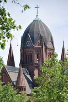 BERLIN, 26.05.2012, Blick von der Blcherstrae auf die Heilig-Kreuz-Kirche im Stadtteil Kreuzberg