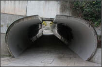 . geteilte Rhre - Fugngerunterfhrung am Bahnhof Stuttgart-Feuerbach, 18.11.2011 (Matthias)