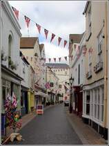 Teignmouth. Die Teign Street gehrt zur Fugngerzone. 28.05.2012 bei/nach Geschftsschluss.

