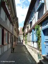 Gasse namens Schuhhof mit dem urigen Hotel  Vorhof zur H�lle  (Quedlinburg, Landkreis Harz in Sachsen-Anhalt, Juni 2012)