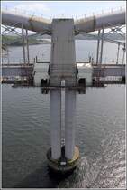 Der Mittelpfeiler der Royal Albert Bridge ber den Tamar zwischen Plymouth in Devon (im Hintergrund) und Saltash in Cornwall. 30.05.2012