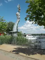 Neuruppin,  Parzival , Plastik von Matthias Z�gon Hohl-Stein, an der Seepromenade (aufgenommen am 22.06.2012) 