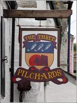 Polperro. Wirtshausschild des The Three Pilchards (Die drei Sardinen). 31.05.2012