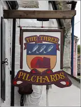Polperro. Wirtshausschild des The Three Pilchards (Die drei Sardinen). 31.05.2012
