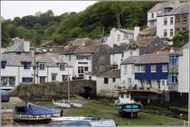 Polperro. Unter der Brcke am Hafen kommt der kleine Fluss Pol heraus, der bei Polperro im rmelkanal mndet. 31.05.2012