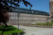 Heiligenstadt, die Gartenfassade des Mainzer Schloes, war Sitz des Mainzer Stadtverwalters fr das Eichsfeld, Mai 2012