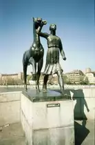 Basel, Bronzeamazone am Gro�basler Ufer der Mittleren Br�cke (1999)