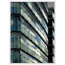 Himmel- und Wolkenspiegelungen in einer Glasfassade am Potsdamer Platz. 8.9.2006 (Matthias)