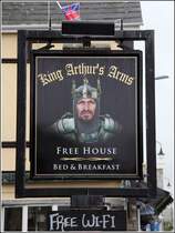 Tintagel. Wirtshausschild des King Arthur's Arms. 03.06.2012