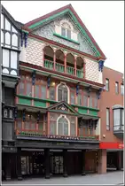 Exeter. Diese Geb�ude in der High Street hat den 2. Weltkrieg �berstanden. 03.06.2012