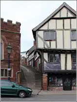 Exeter. Bei diesem Bild wird deutlich, woher die St. Mary Steps Kirche (linkss im Bild) ihren Namen hat. 03.06.2012