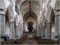 Exeter. Das Hauptschiff der St. Peter's Cathedral hat mit 105 m das lngste gotische Gewlbe der Welt, da es nicht durch eine Vierung unterbrochen wird. 03.06.2012