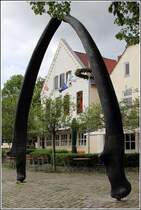 Bremen-Vegesack. Die Walfischkiefer erinnern an die Zeit der Walfnger, die von hier aus starteten. 12.05.2012