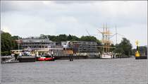Bremen-Vegesack. Beim Schulschiff Deutschland beginnt die Maritime Meile Vegesack, die sich eine Seemeile das Weserufer entlangzieht und dabei die Fugnger an etlichen maritimen Sehenswrdigkeiten vorbeifhrt. 12.05.2012