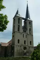 Halberstadt, die Martinikirche von 1250-1350 erbaut, ist eine gotische Hallenkirche und Wahrzeichen der Stadt, die T�rme wurden absichtlich so gebaut, damit der Turmw�chter eine volle Rundumsicht hatte, Mai 2012