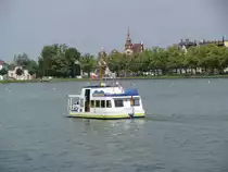 Diese kleine schnucklige F�hre mit den Namen  Peterm�nnchen  kreuzt auf dem Pfaffenteich, Schwerin [15.08.2009]