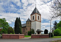 Kleine Dorfkirche in Antweiler (Kreis Euskirchen) - 08.05.2012