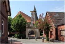 Beim Zugang zur Kirche in Estebrgge erinnert ein Denkmal an die Toten des deutsch-franzsischen Krieges 1870/71. 23.05.2012
