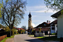 Kirche im Ort Feldkirchen bei Freilassing/Obb. - 26.04.2012