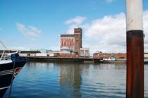 Fischereihafen in Breskens an der Scheldemndung(Westerschelde). Ansicht mit Einsicht auf ein Speichergebude. Samstag 21.7.2012