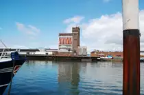 Fischereihafen in Breskens an der Scheldem�ndung(Westerschelde). Ansicht mit Einsicht auf ein Speichergeb�ude. Samstag 21.7.2012