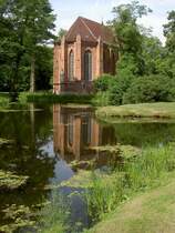 Ludwigslust, Kath. St. Helena Kirche im Schlopark, erbaut von 1803 bis 1809 nach Plnen von Seydewitz (11.07.2012)