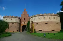Gardelegen, Salzwedeler Tor mit Torw�chter (08.07.2012)