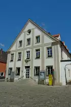 Allersberg, das Rathaus der 8000 Einwohner z�hlenden Kleinstadt in Mittelfranken, wurde 1730 erbaut, Mai 2012