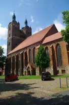 Seehausen, St. Petri Kirche, erbaut Ende des 12. Jahrhunderts, im 15. Jahrhundert 
im gotischen Stil umgebaut, T�rme 65 Meter hoch (09.07.2012)