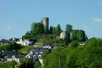 Bad Lobenstein, staatlich anerkanntes Moorheilbad in Th�ringen, der 35m hohe Bergfried �ber der Stadt stammt von der um 1300 erbauten Burg Lobenstein, Mai 2012