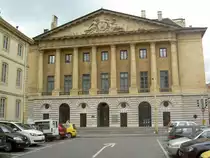 Neuchatel, Rathaus Hotel de Ville, erbaut von 1784-90 nach Pl�nen der Architekten 
Pierre Adrien Paris (30.07.2012)