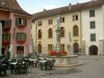 Le Landeron, Schloss und Brunnen Fontaine du Brave (30.07.2012)
