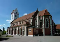 Oggelshausen, die sehenswerte Pfarrkirche St.Laurentius, erbaut 1901-02, der Turm von 1775 stammt noch von der Vorg�ngerkirche, Aug.2012