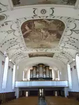 Menzingen, Orgelempore und Deckengem�lde der St. Johannes Kirche (11.08.2012)