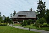 Falkenhausen, das 1912 erbaute Schwarzwaldhaus, genannt  Hsli  ist seit 1966 Museum, wurde bekannt durch die TV-Serie  Schwarzwaldklinik , Aug.2012