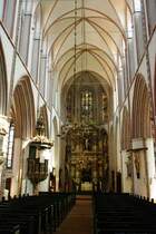 Buxtehude, Langschiff mit Altar und Kanzel der St. Petri Kirche, Kanzel von 1674 (09.05.2011)