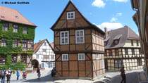 Fachwerkhuser am  Finkenherd  auf dem Schlossberg (Quedlinburg, Landkreis Harz in Sachsen-Anhalt, Juni 2012)