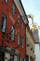 Mhringen, schnes Wirtshausschild am  Lwen , Juli 2012