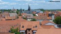 ber den Dchern der Altstadt, vom Schlossberg aus gesehen (Quedlinburg, Landkreis Harz in Sachsen-Anhalt, Juni 2012)